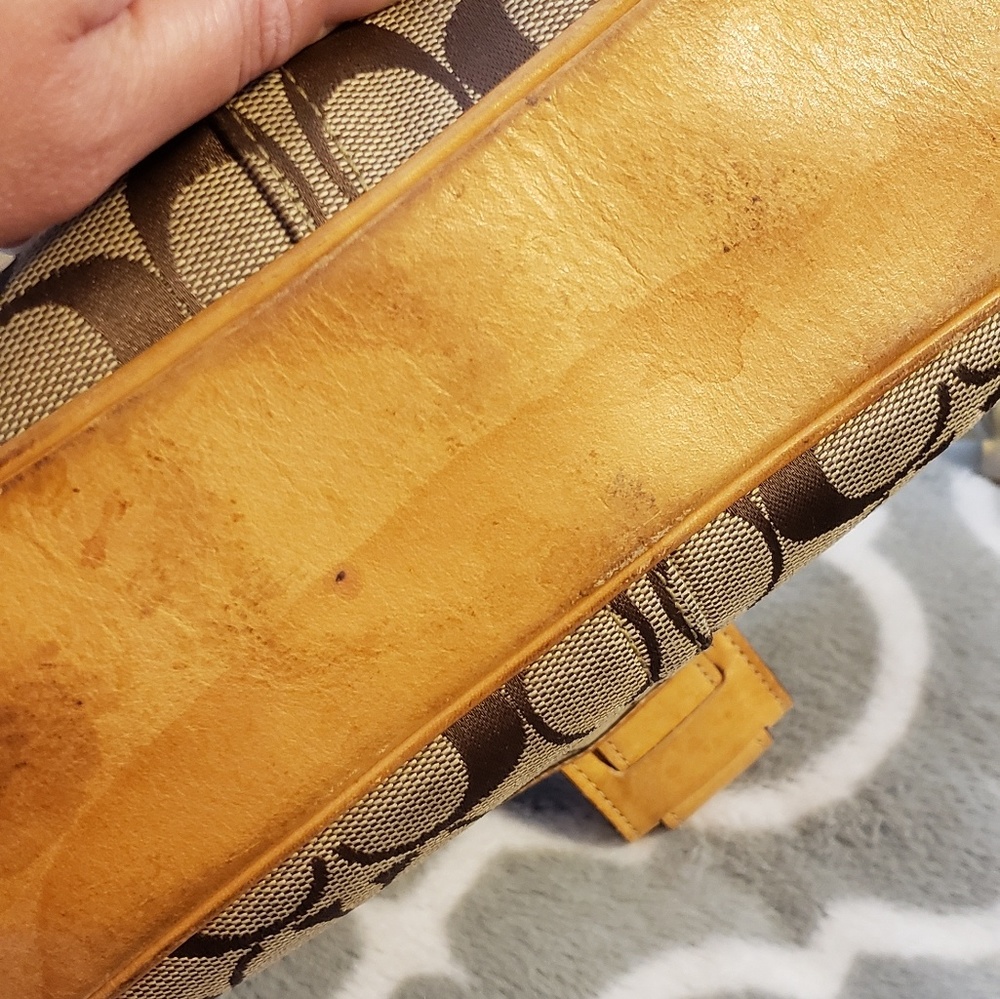 Vintage Coach Authentic Meduim Sized Handbag - Picture 5 of 5